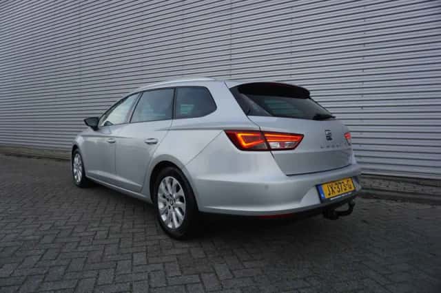 SEAT Leon (2016) thumbnail 3