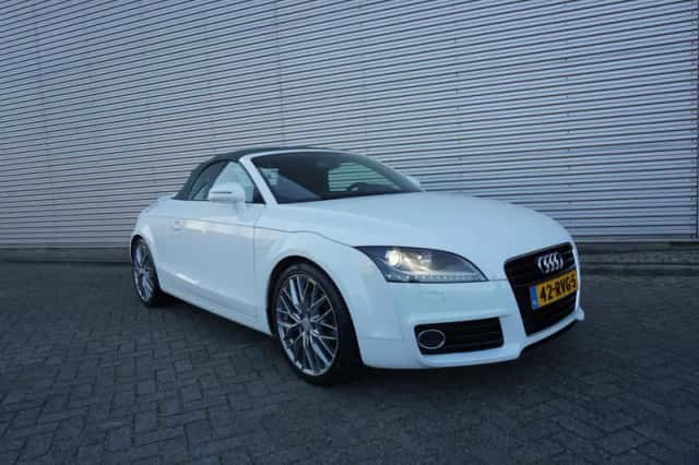 Audi TT (2011) thumbnail 4