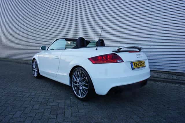 Audi TT (2011) thumbnail 5