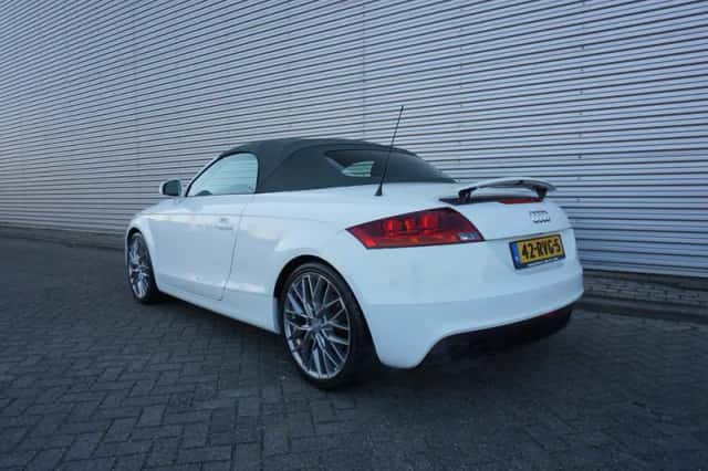Audi TT (2011) thumbnail 6