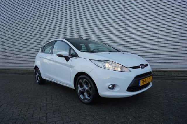 Ford Fiesta (2009) thumbnail 2