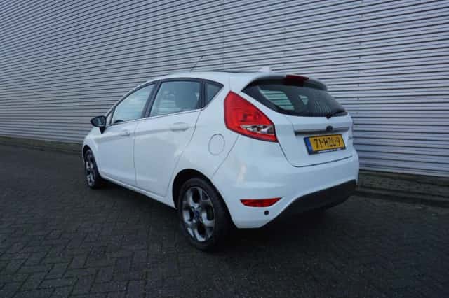 Ford Fiesta (2009) thumbnail 3