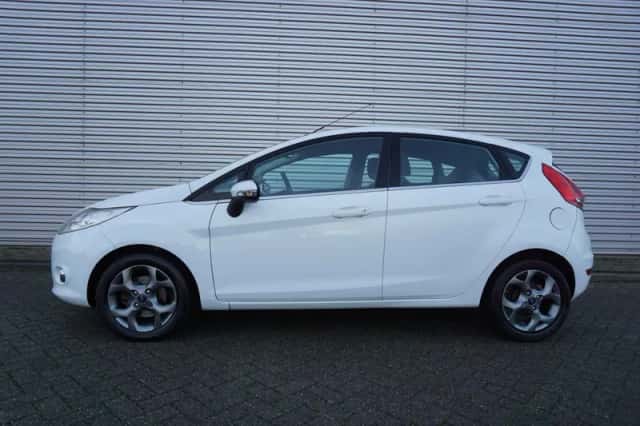 Ford Fiesta (2009) thumbnail 4