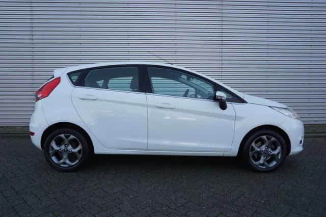 Ford Fiesta (2009) thumbnail 5