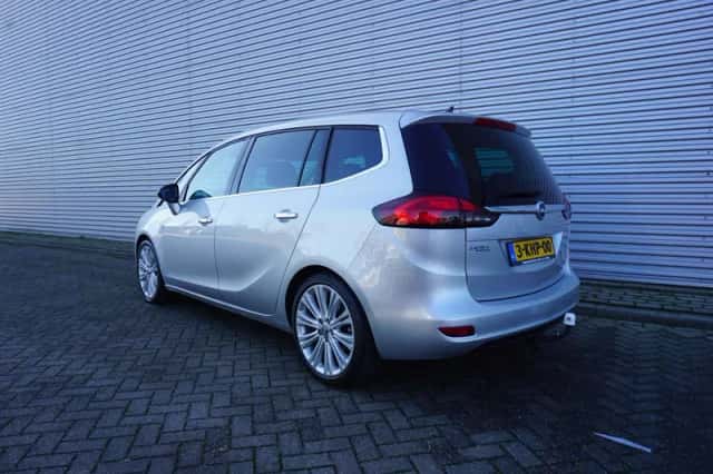 Opel Zafira (2013) thumbnail 3