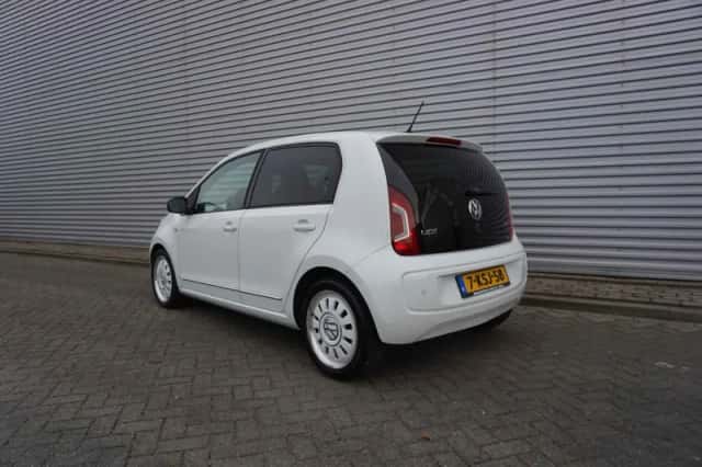 Volkswagen Up! (2013) thumbnail 2