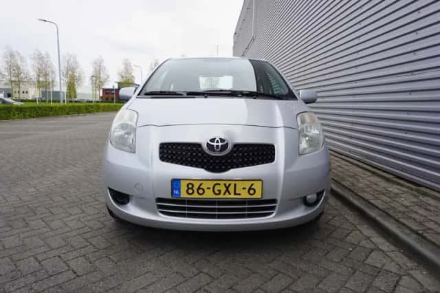 Toyota Yaris (2008) thumbnail 4