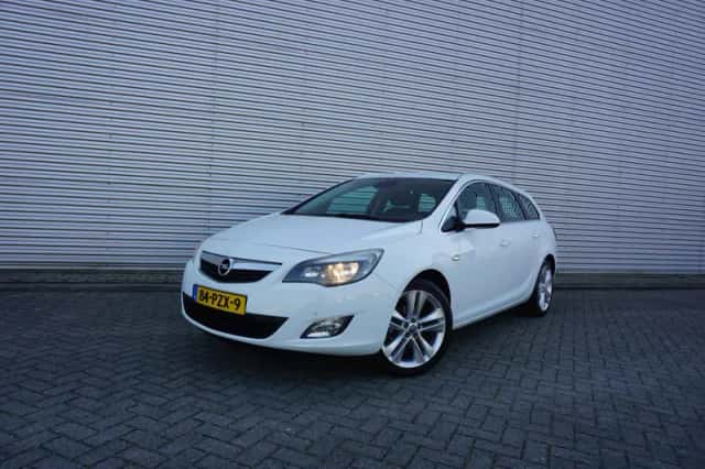 Opel Astra (2011) thumbnail 1