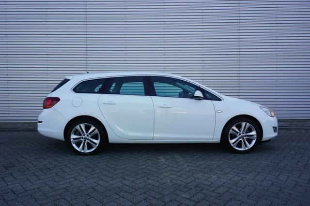 Opel Astra (2011) thumbnail 5