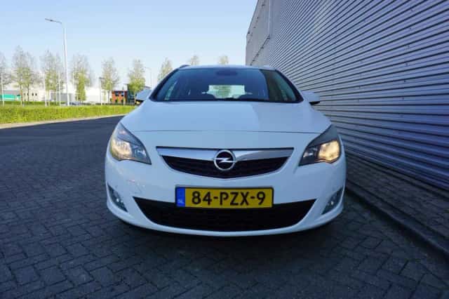 Opel Astra (2011) thumbnail 6