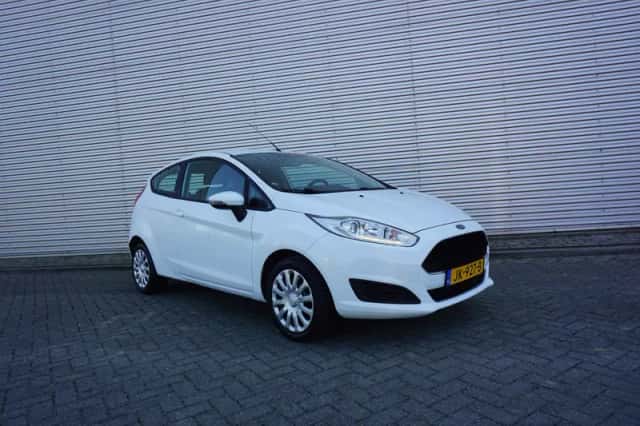 Ford Fiesta (2016) thumbnail 2