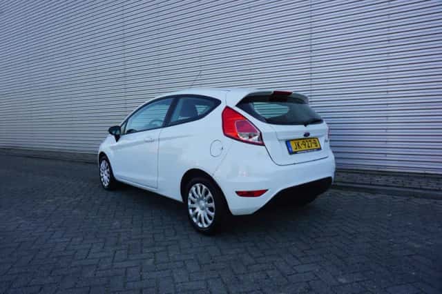 Ford Fiesta (2016) thumbnail 3