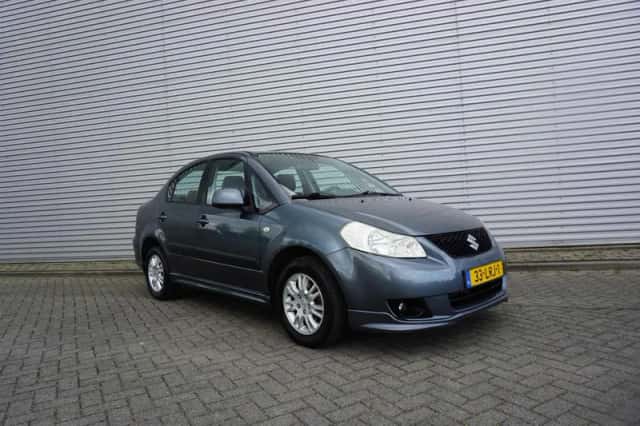 Suzuki SX4 (2010) thumbnail 2