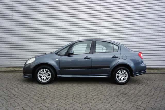 Suzuki SX4 (2010) thumbnail 4