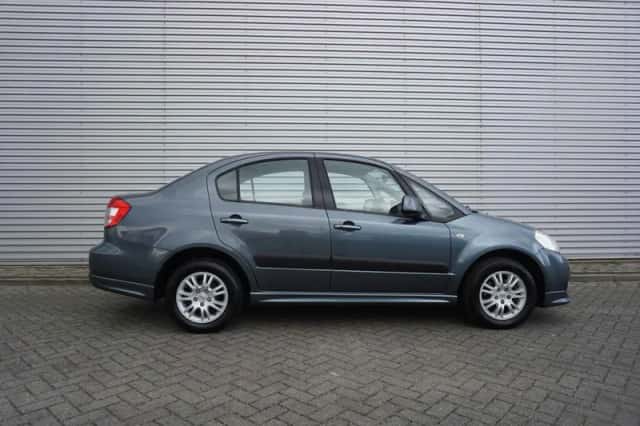 Suzuki SX4 (2010) thumbnail 5