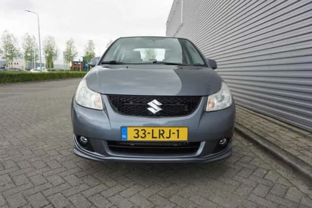 Suzuki SX4 (2010) thumbnail 6