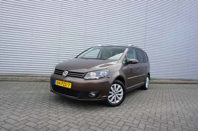 Volkswagen Touran (2011) thumbnail 1