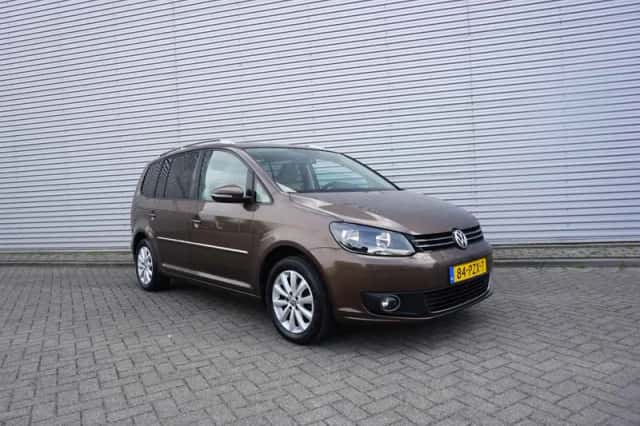 Volkswagen Touran (2011) thumbnail 2