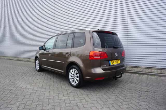 Volkswagen Touran (2011) thumbnail 3