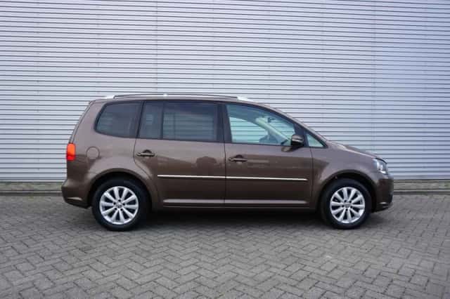 Volkswagen Touran (2011) thumbnail 5