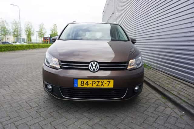 Volkswagen Touran (2011) thumbnail 6