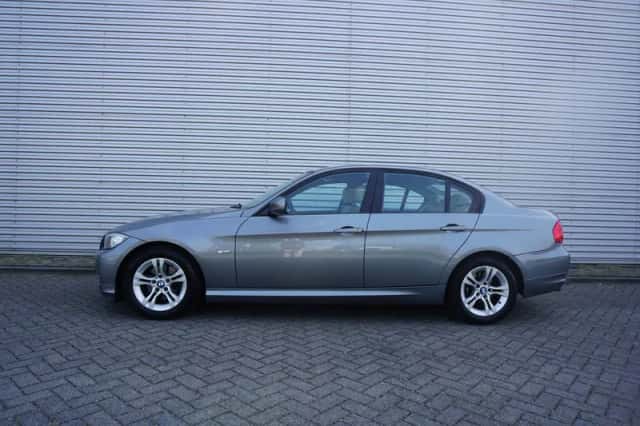 BMW 3-Serie (2011) thumbnail 4