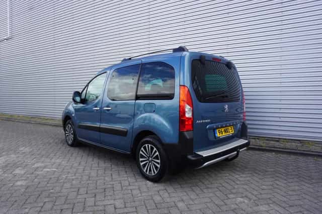 Peugeot Partner (2010) thumbnail 3