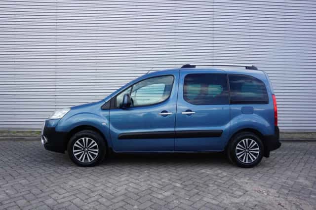 Peugeot Partner (2010) thumbnail 4