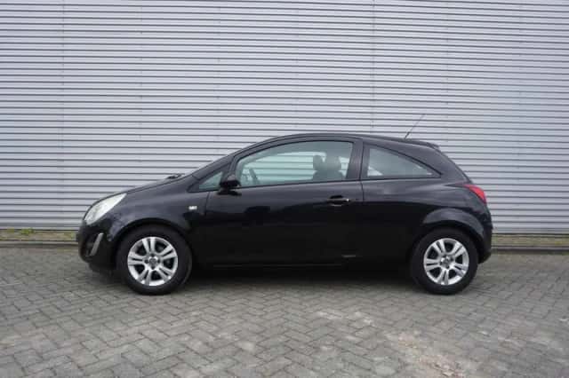 Opel Corsa (2011) thumbnail 4