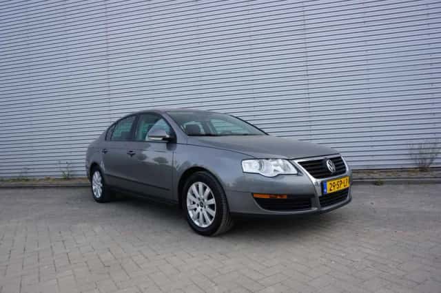 Volkswagen Passat (2006) thumbnail 2