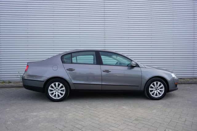 Volkswagen Passat (2006) thumbnail 5