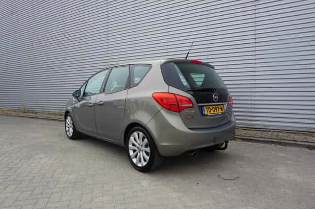 Opel Meriva (2011) thumbnail 3