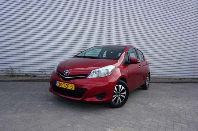 Toyota Yaris (2012) thumbnail 1