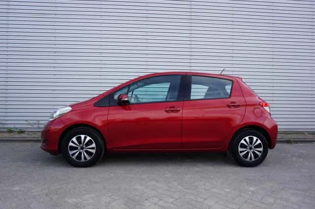 Toyota Yaris (2012) thumbnail 4