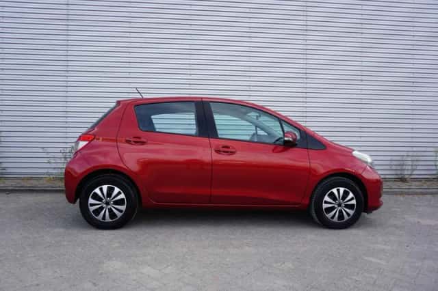 Toyota Yaris (2012) thumbnail 5