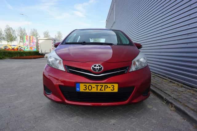 Toyota Yaris (2012) thumbnail 6