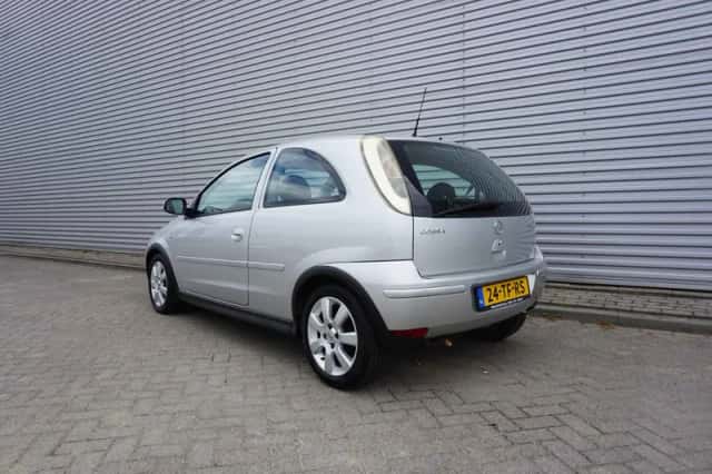 Opel Corsa (2006) thumbnail 3
