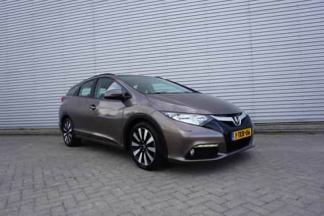 Honda Civic (2014) thumbnail 2
