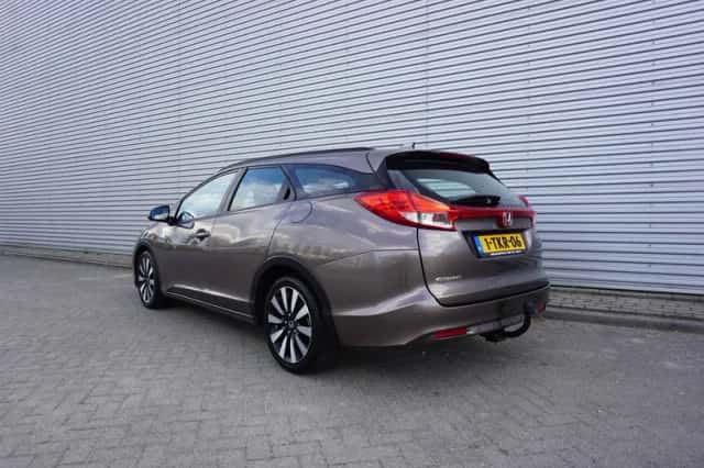 Honda Civic (2014) thumbnail 3