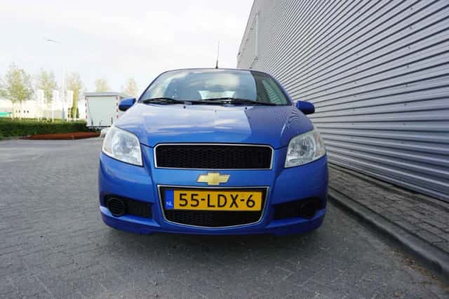 Chevrolet Aveo (2010) thumbnail 6