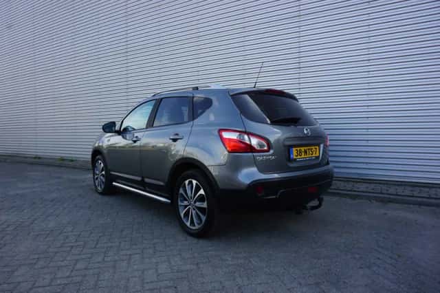 Nissan Qashqai (2010) thumbnail 3