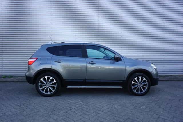 Nissan Qashqai (2010) thumbnail 5