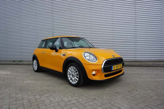 MINI Cooper (2016) thumbnail 2