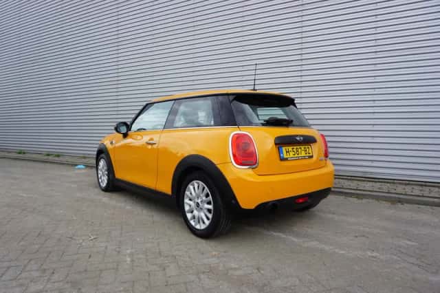 MINI Cooper (2016) thumbnail 3