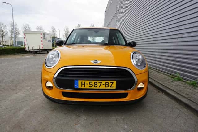 MINI Cooper (2016) thumbnail 6