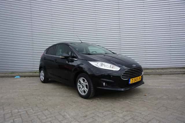 Ford Fiesta (2015) thumbnail 2