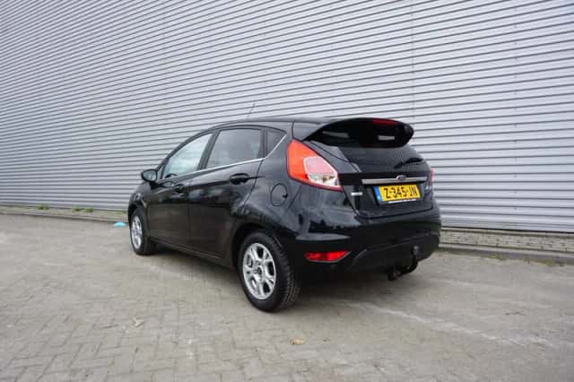 Ford Fiesta (2015) thumbnail 3