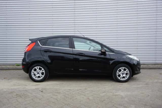 Ford Fiesta (2015) thumbnail 5