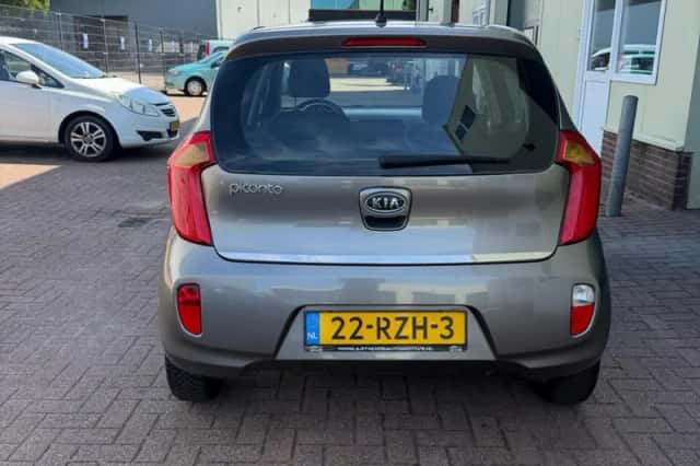 Kia Picanto (2012) thumbnail 5