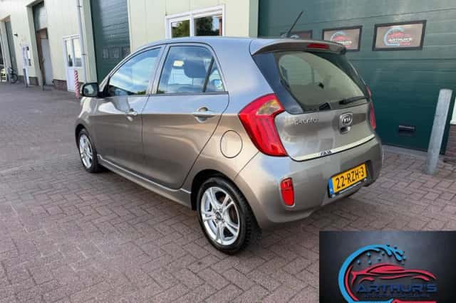 Kia Picanto (2012) thumbnail 6